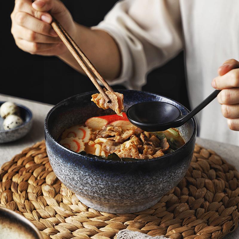 Japanese Ceramic Ramen Noodle Bowl - Large Conical Hat Design, Perfect for Instant Noodles, Soup, and Tableware.