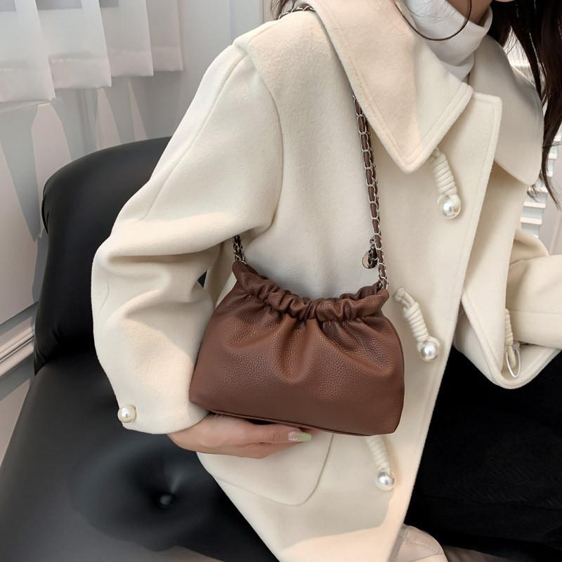 Fashionable Women's Solid Color Bucket Bag With Chic Chain Strap For Everyday Use