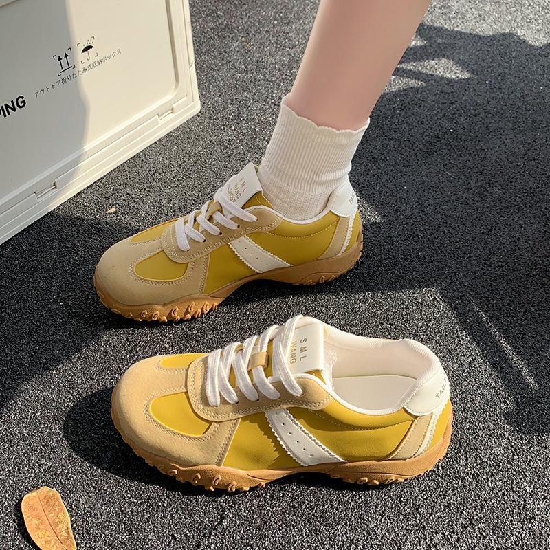 Internet celebrity super fire European station women's shoes 2025 spring new soft leather high sense moral training shoes light tide casual sp