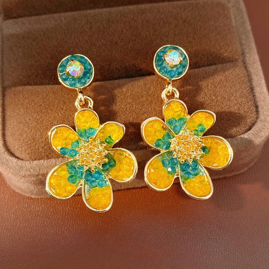 Female Antique Flower Round Light Luxury High-end Earrings