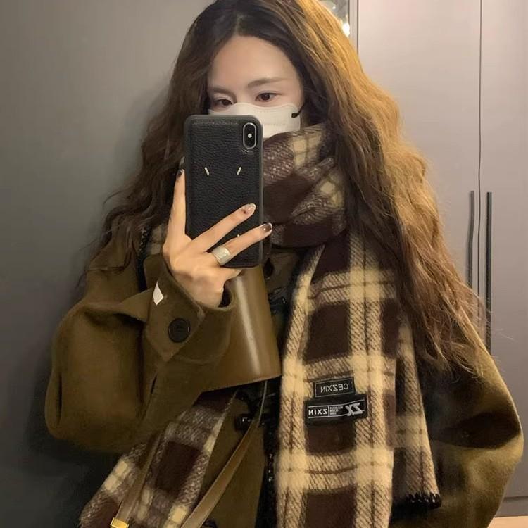 High-end scarf women's winter new Korean versatile retro plaid shawl thickened warm scarf dual-purpose