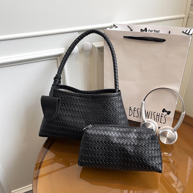 

Retro casual fashion solid color foreign style armpit bag women s new trend personalized commuting shopping popular shoulder bag чёрный