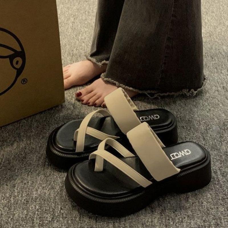 Thick-bottomed beach cool slippers women's 2025 summer new non-slip fashion flip-flops small height-increasing slippers