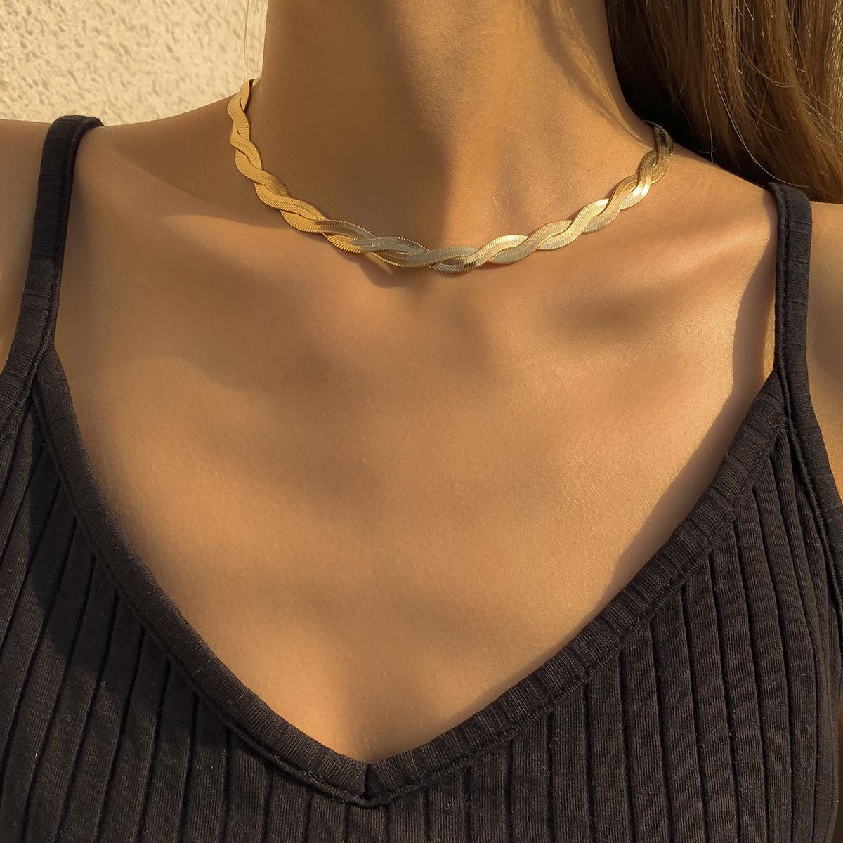 

Ingemark Vintage Simple Metal Irregular Choker Necklace for Women Elegant Trendy Adjustable Clavicle Chain 2026 New Year Jewelry