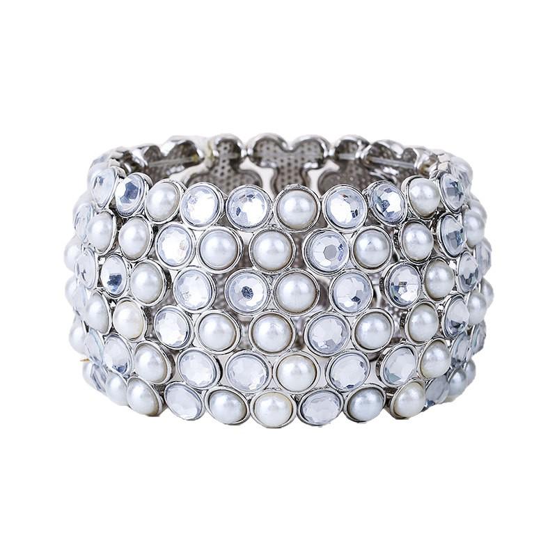 Elegant Brett Armband med Pärlor och Strass i Komplicerat Mönster