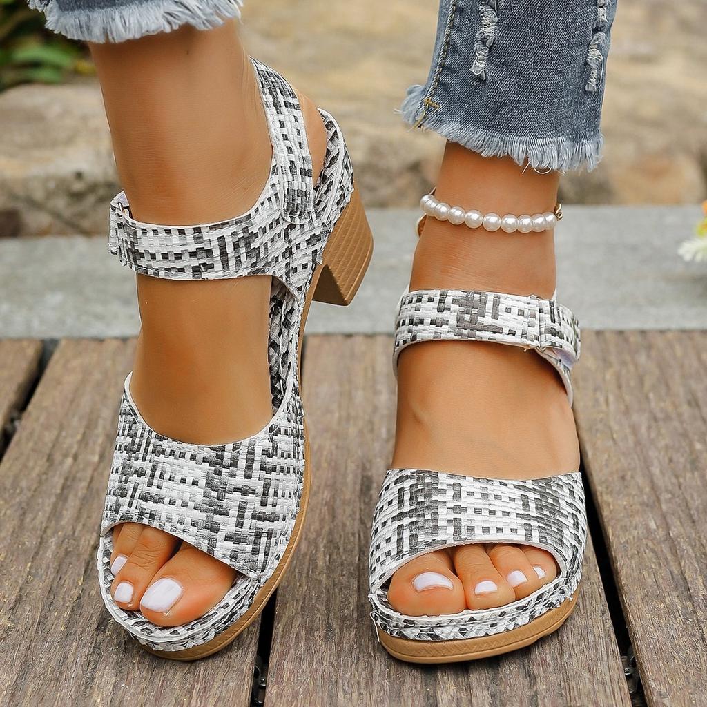Large size thick high-heeled sandals for women in the summer of 2025, the new TEUM explosion, light outer sandals for women