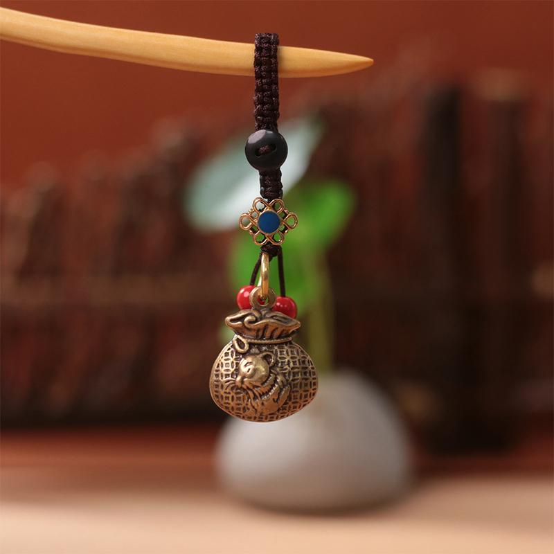 

Винтажная латунная подвеска-брелок для ключей от машины в виде мешочка удачи со знаками зодиака, украшение для подвешивания на рюкзак