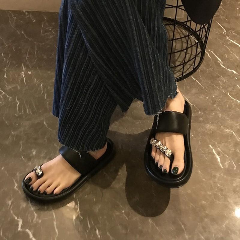 Feeling of Stepping On Shit! Slippers Women's Summer Wear French Fairy Wind Non-slip Thick Bottom Word with Rhinestone Toe Sandals