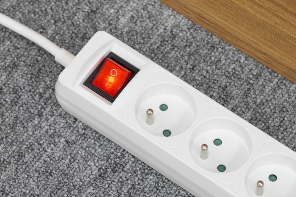 Extension Cord Power Strip 3m 3 Sockets 2xUSB 3x1.0mm2 Switch Rebel