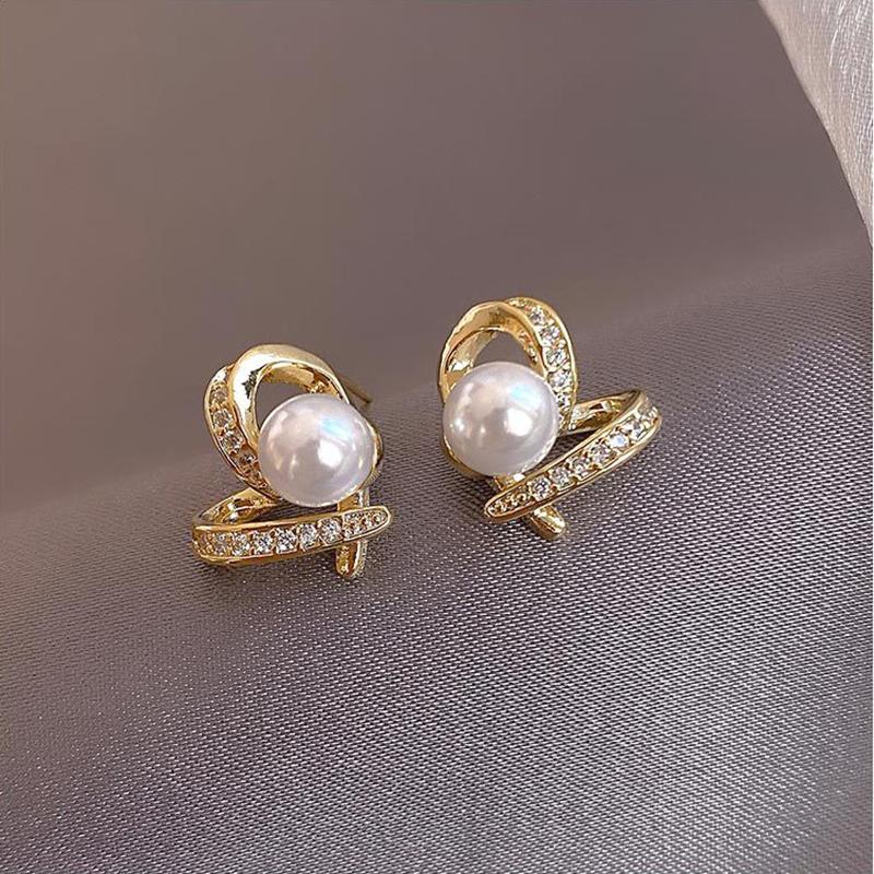 

Irregular Crystal Hollow Heart Imitation Pearl Stud Earring for Women Korean Style Sweet Zircon Brincos Wholesale Girl Gift