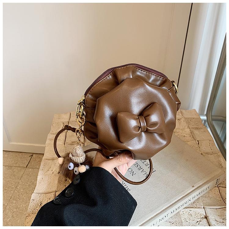 

Premium bag women s autumn versatile 2024 new fashion messenger bag popular bow pleated small round bag коричневий