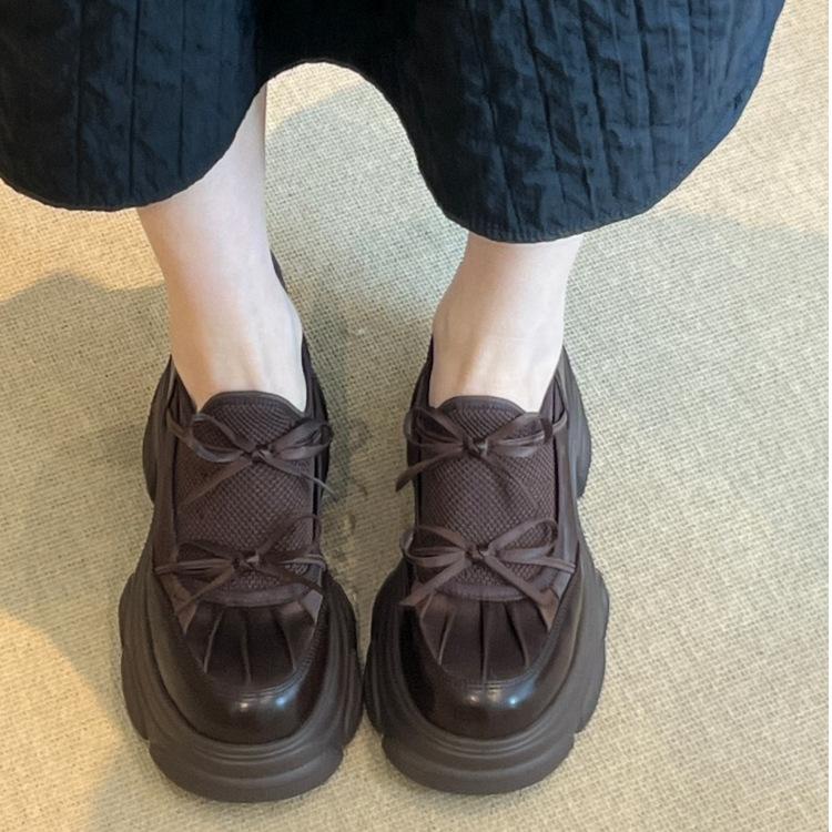 

Thick-soled small muffin shoes 2025 autumn new versatile casual breathable bow lace-up fashion single shoes women 40 коричневий