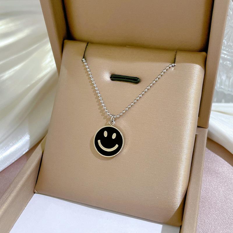 Fashion Retro Women's Necklace Temperament Micro Diamond Necklace Exquisite Collar Chain Accessories
