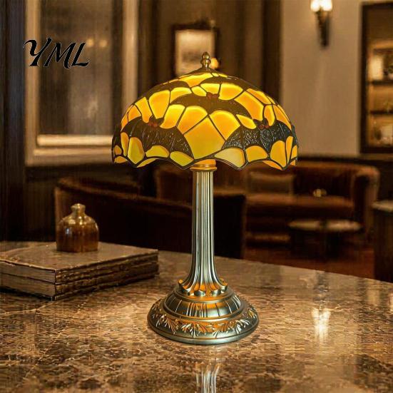 Small Resin Lamp for Bookshelf Stained Glass Black Bat Table Lamp, Vintage Retro Decorative Night Light Study Halloween Gothic Bedside Dormitory, Bar,