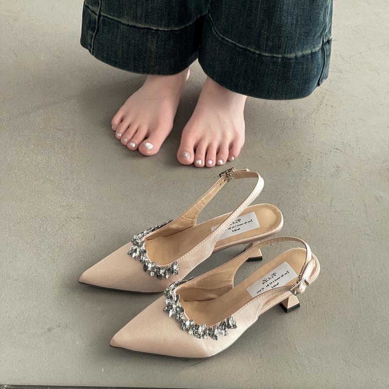 Pendler-High-Heel-Sandalen Damen Frühling neu spitz Strass Strasskette Mode-Sandalen