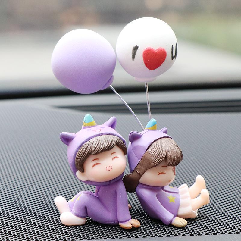 Cute Kissing Couple Dolls: Electric Car Interior Ornaments