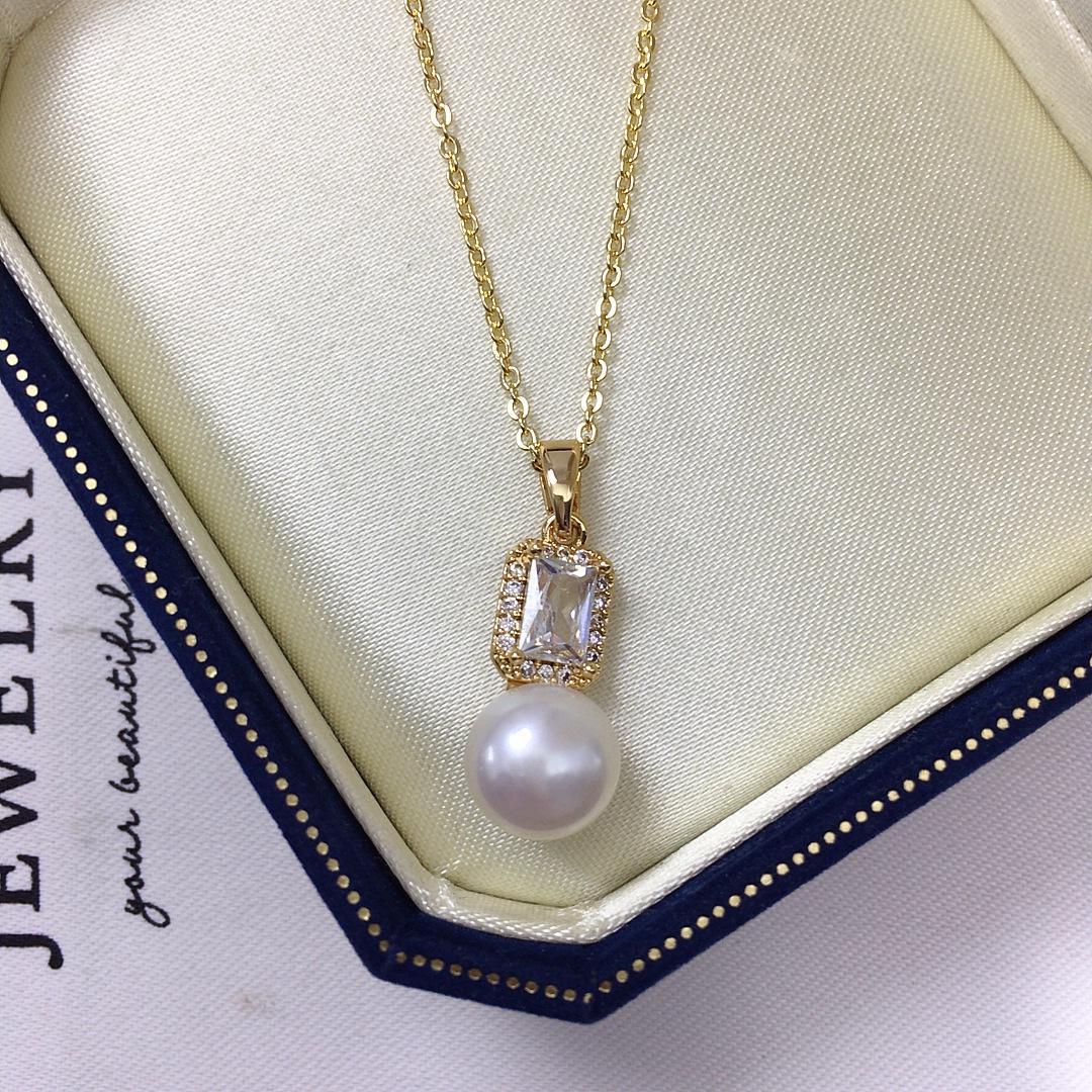 Элегантный набор украшений с жемчугом и цирконами: Простой кубический кулон, Серьги-гвоздики, Кольцо