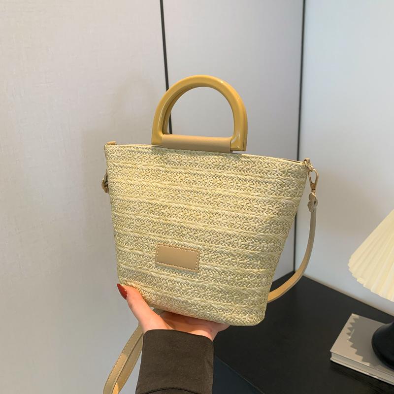 Beach woven contrasting color bucket bag women's 2025 summer new casual handbag fashion trendy shoulder messenger bag