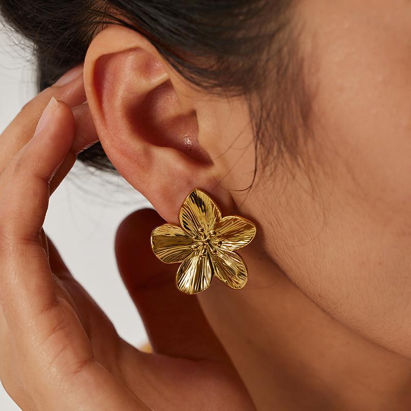 Vintage Paleis Stijl Metalen Bloem Stud Oorbellen voor Vrouwen Mode Creatief Goud Zilver Kleur Oorbel Vrouwelijke Feest Dagelijkse Sieraden