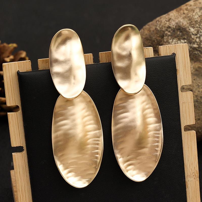 Exaggerated Harmmered Design Matte Gold Metal Geometric Long Clip on Earrings No Piercing Party Earrings Jewelry Gifts for Women