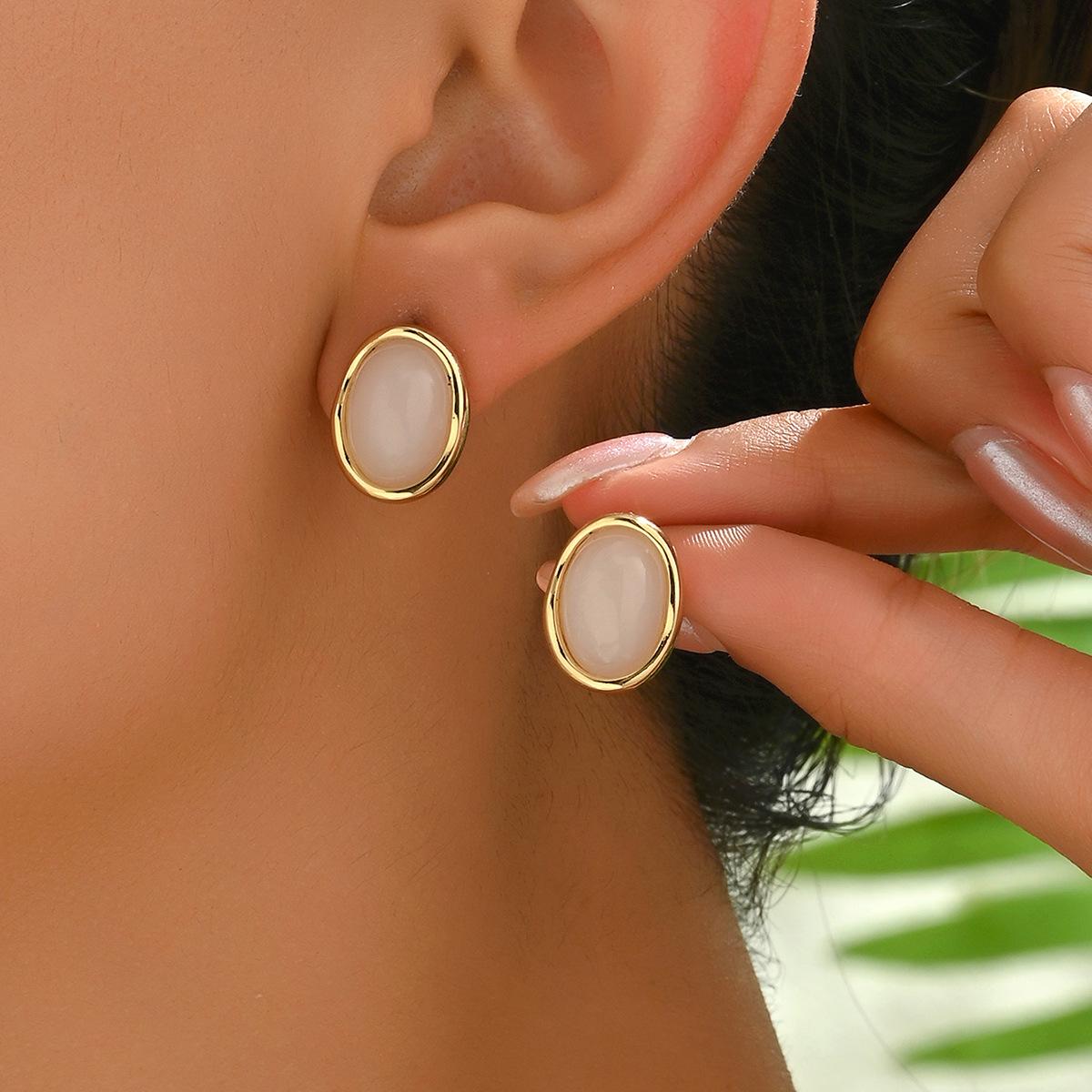 

2025 Новые женские геометрические серьги со стеклом, серьги-пусеты с драгоценными камнями, универсальные серьги в стиле мори