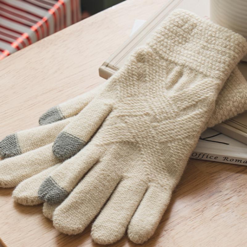 Daiso Oblique Pattern Knitted Gloves Ivory