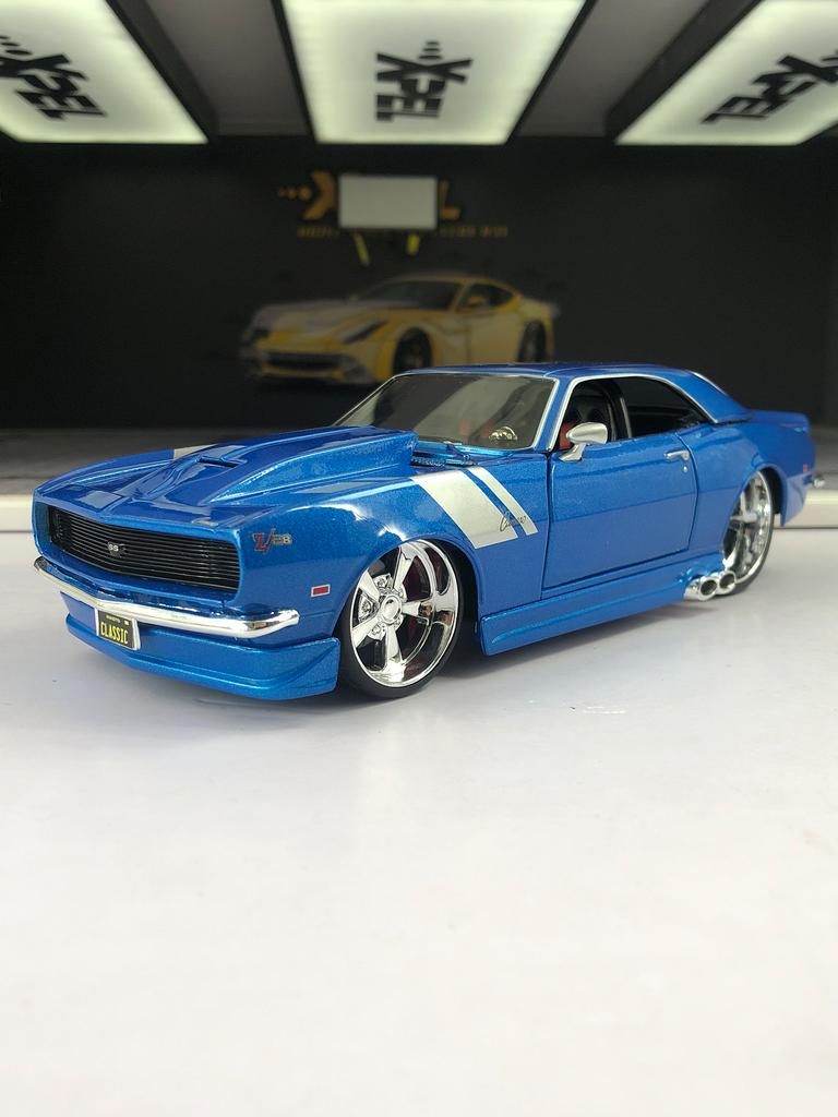 Maisto 1:24 1968 Chevrolet Camaro Z/28 car model, zinc alloy metal decoration, collectible gift car