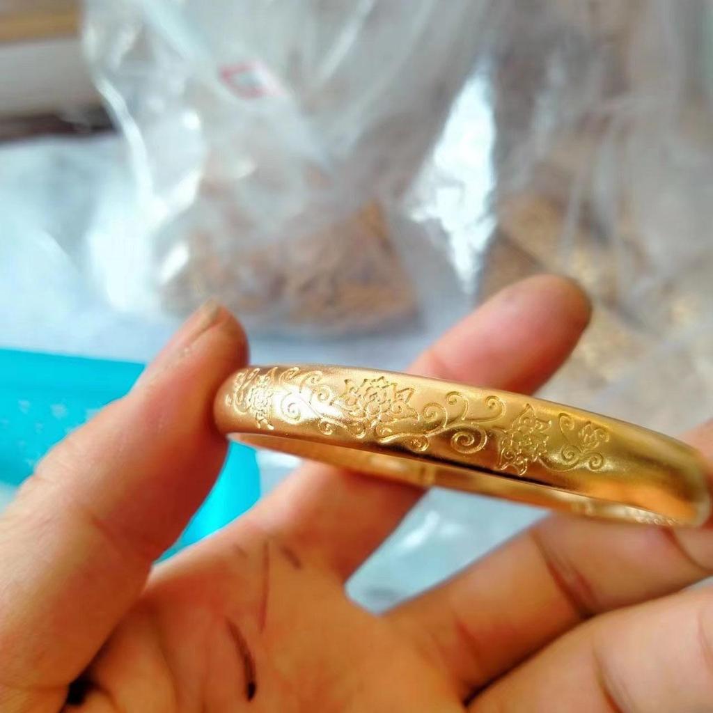 Gold-Plated Retro Copper Bangle for Women - Vietnam Sand Gold Lotus Heart Sutra Design