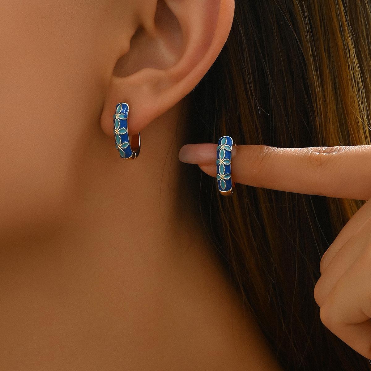 

Инс простые литературные ретро женские серьги-цветы придворный стиль нишевые масляные серьги-пусеты с дизайном четырехлистного клевера