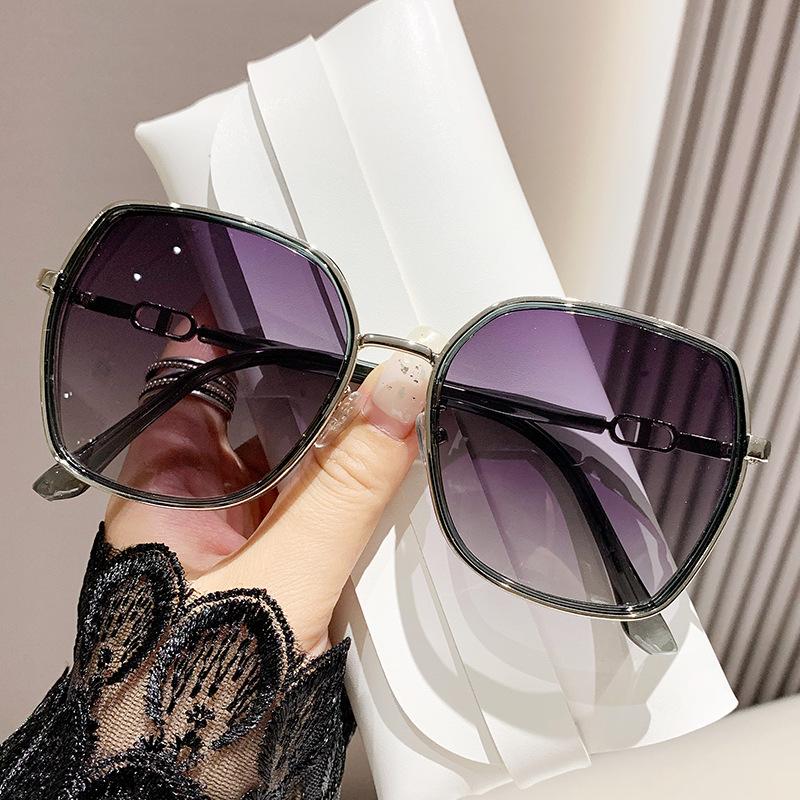 Stylish and Versatile Sunglasses for Women, UV Protection, Large Frame, High-end Sunglasses
