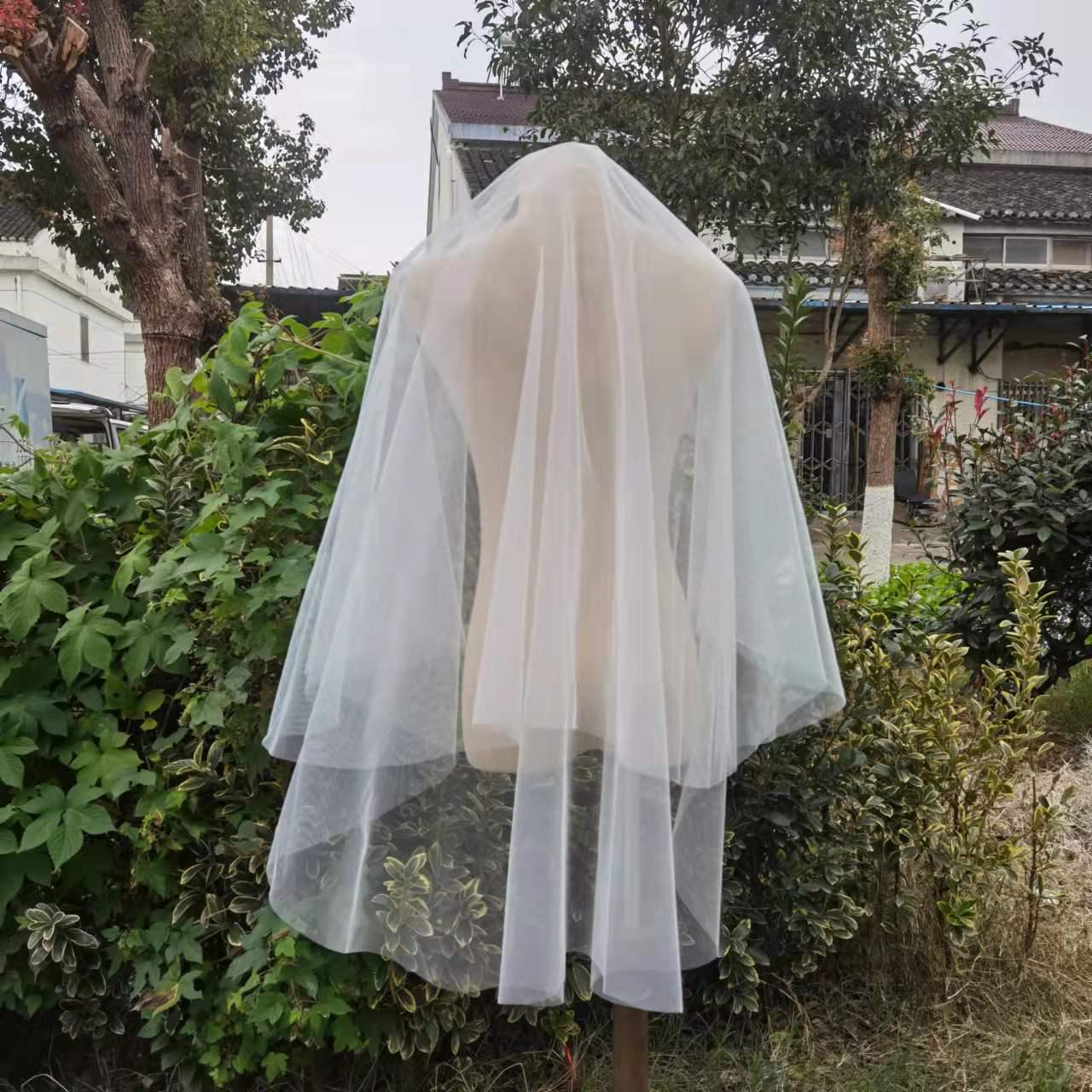 

Элегантная белая фата для свадебного стиля и фотосессии Layer 1: 65 cm, Layer 2: 85 cm белый