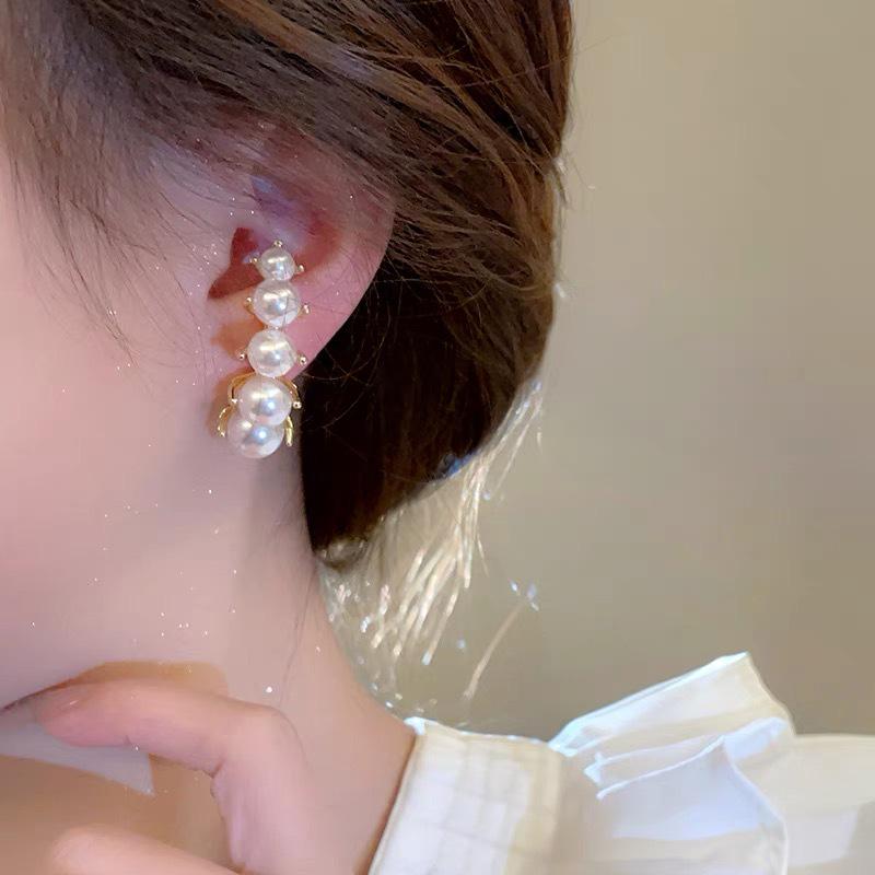 

Silver Needle Pearl Stud Earrings - Elegant Twisted Circle Design for Women.