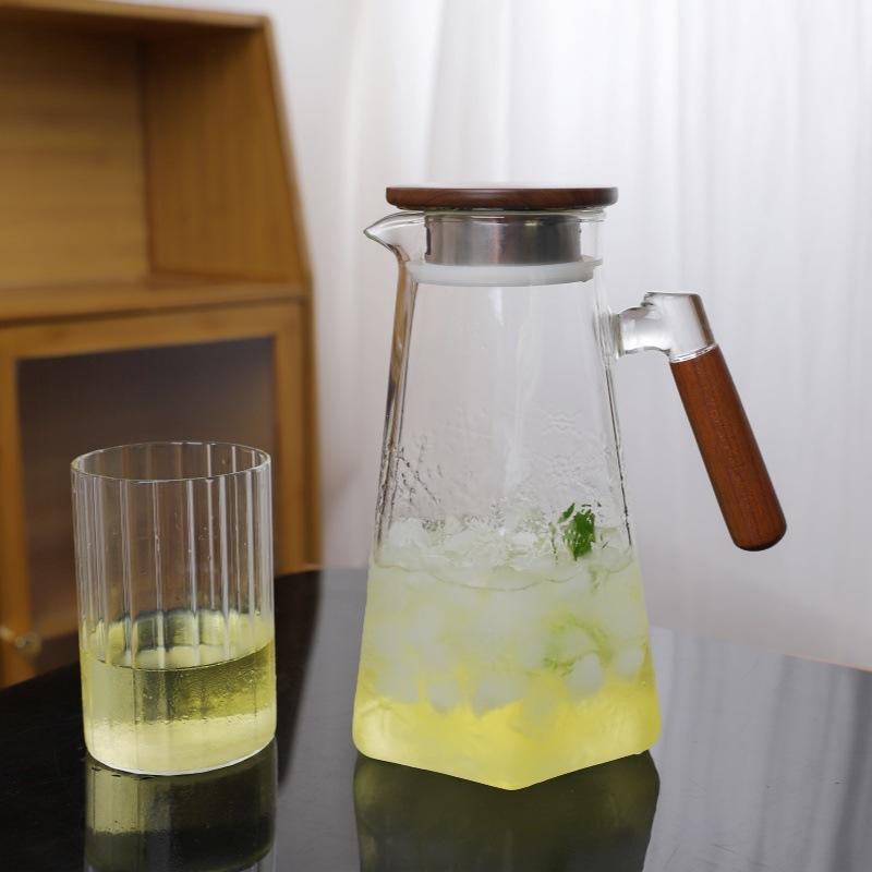 Schneeflockenmuster Walnuss Kaltwasserkessel Große Kapazität Gastgewerbe Wasserutensil Saft Hoher Wert Geschnitztes Glas Kaltwasserkessel