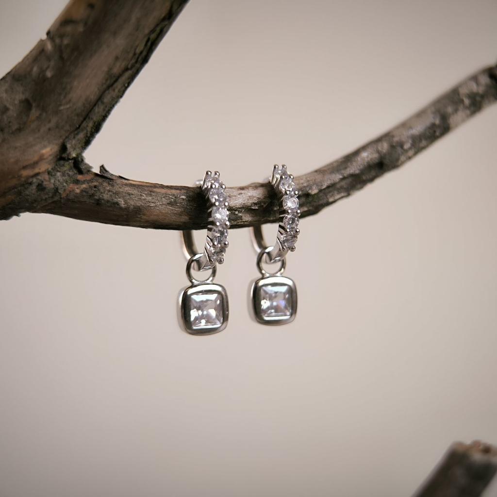 Серебряные серьги с фианитами (2186038)