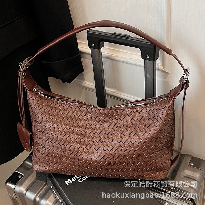 Retro woven bag women's large capacity 2025 new autumn and winter versatile shoulder underarm bag casual work commuter bag