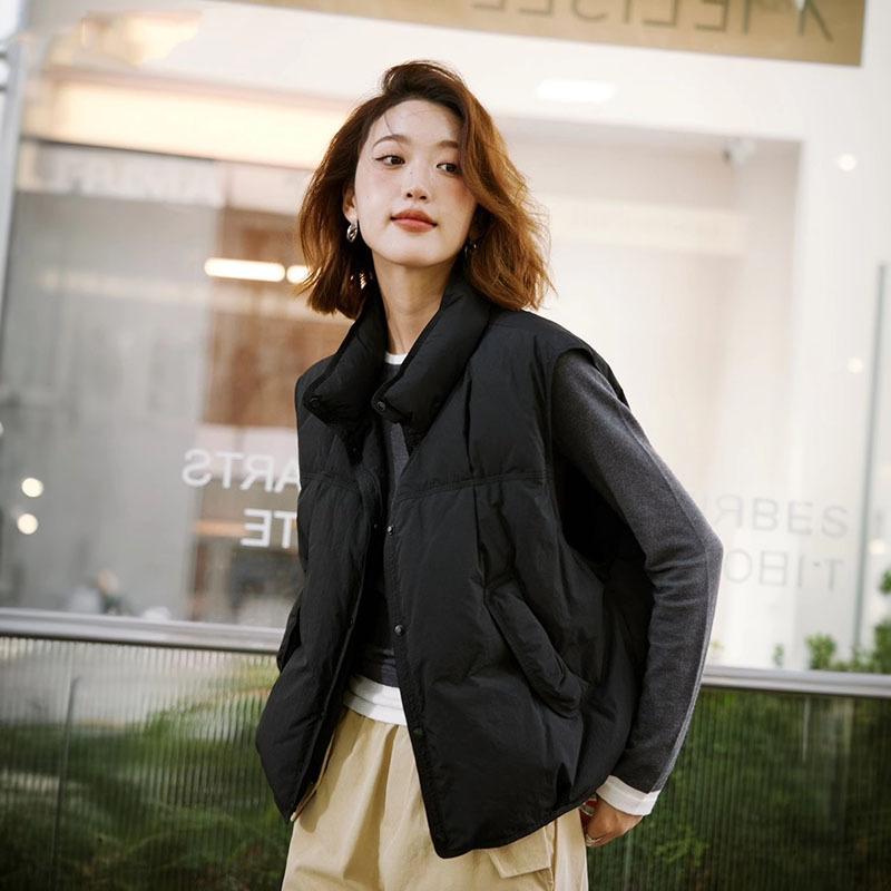 

Casual fashion down vest women s 2025 autumn and winter small man flip cover and thin vest white duck down vest tide M чорний