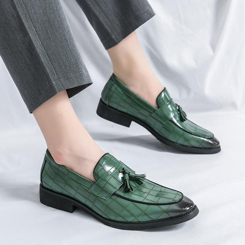 Jaro a podzim 46 velká velikost květinové ražba mokasíny pánské business casual kůže kůže prodyšné britské návleky na nohy