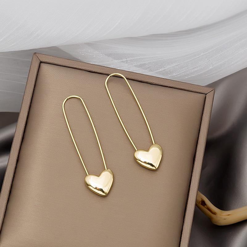 Korean Dongdaemun Metal Heart Stud Earrings - Stylish & Elegant Long Peach Heart Design