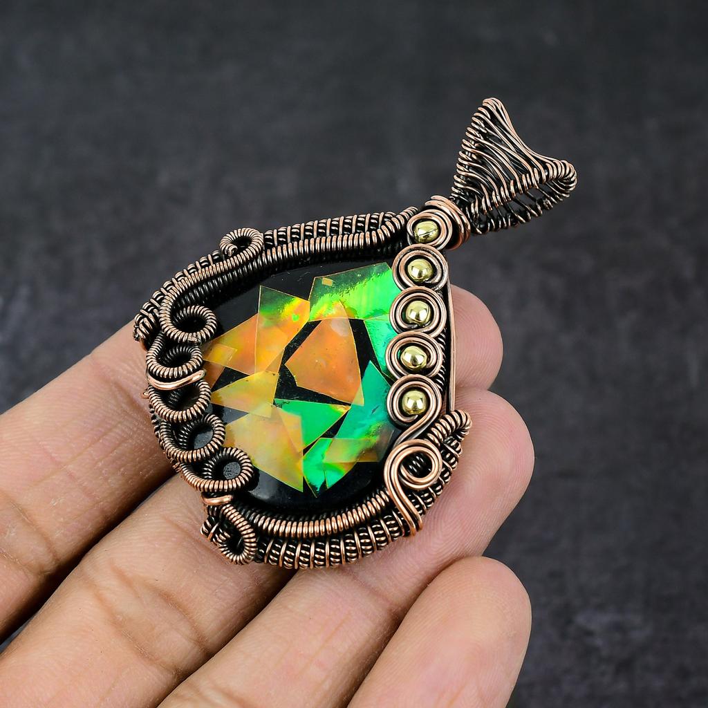 Piatră prețioasă ammolit naturală, pandantiv bijuterie înfășurat manual cu sârmă de cupru, 2,64" w4z86