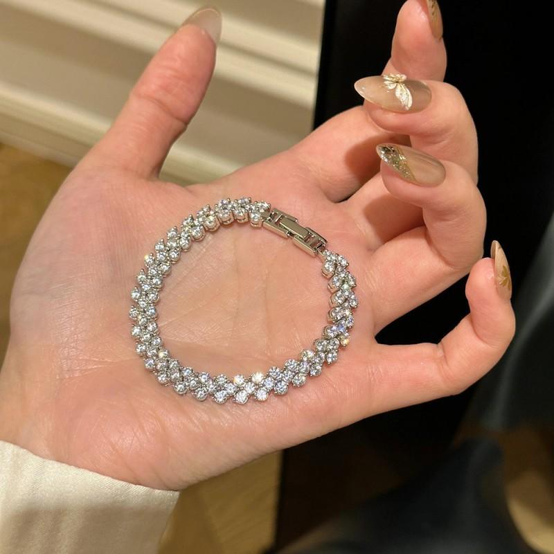 Elegant Heart Shape Bracelet Women With Full Zircon Rhinestone Embellishment Lightweight Luxury Layering Jewelry
