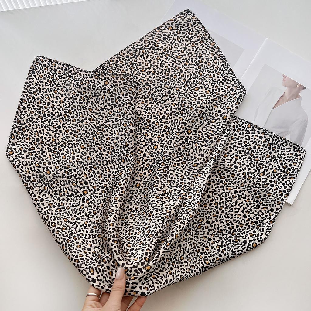 Retro Leopard Print Spring And Summer Light And Thin Small Square Scarf Office Air-Conditioned Room Foreign Style Shawl