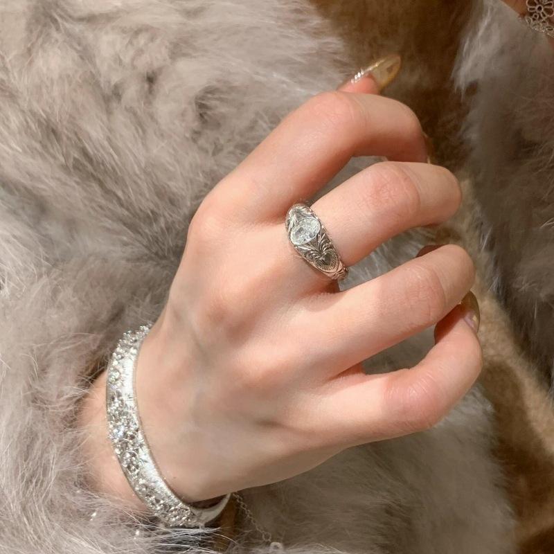 Light Luxury French Retro Pigeon Egg Engraved Ring Heavy Industry Exquisite And Versatile Italian Medieval Niche Design Ring