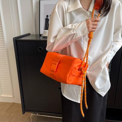 Nylonstofftasche Damen Umhängetasche 2025 neu Frühling und Sommer Großraum vielseitig beliebt Schulter kleine quadratische Tasche