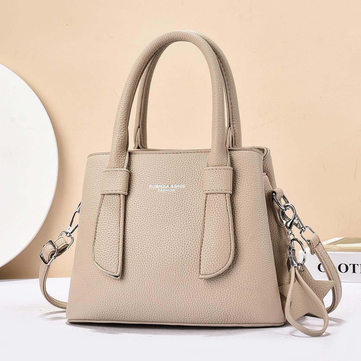 

Versatile Crossbody Bag: Trendy, High-End, Large Capacity, Lightweight, Casual-Chic світлого кольору хакі
