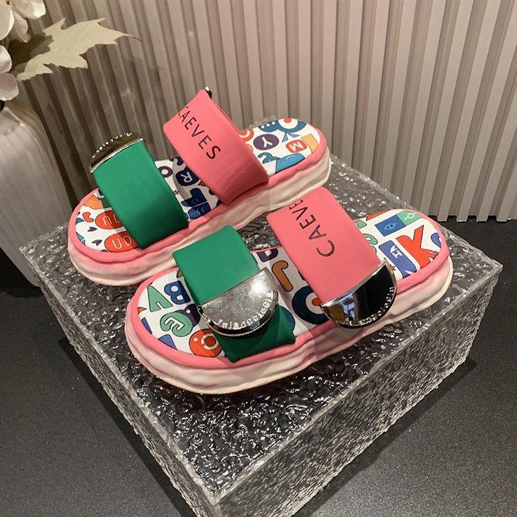 

Thick-soled sandals women wear in summer 2025 grandma s new popular candy-colored graffiti beach sandals step on shit women 42 рожевий