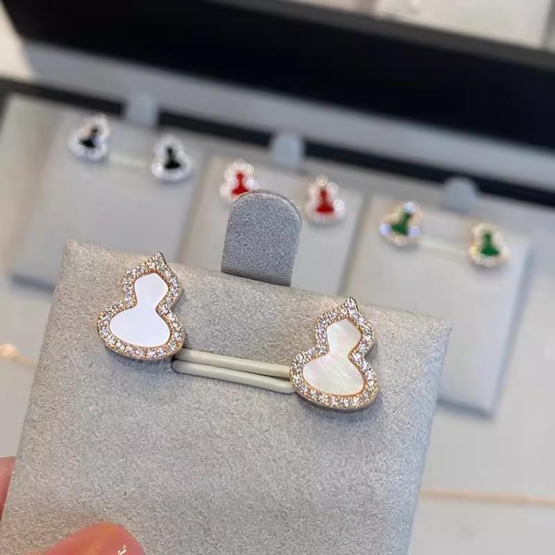 

Серьги-гвоздики из тыквы с фиолетовым агатом и халцедоном, серьги-гвоздики из темперированного стекла, легкое роскошное ожерелье из черного агата с белым рябчиком