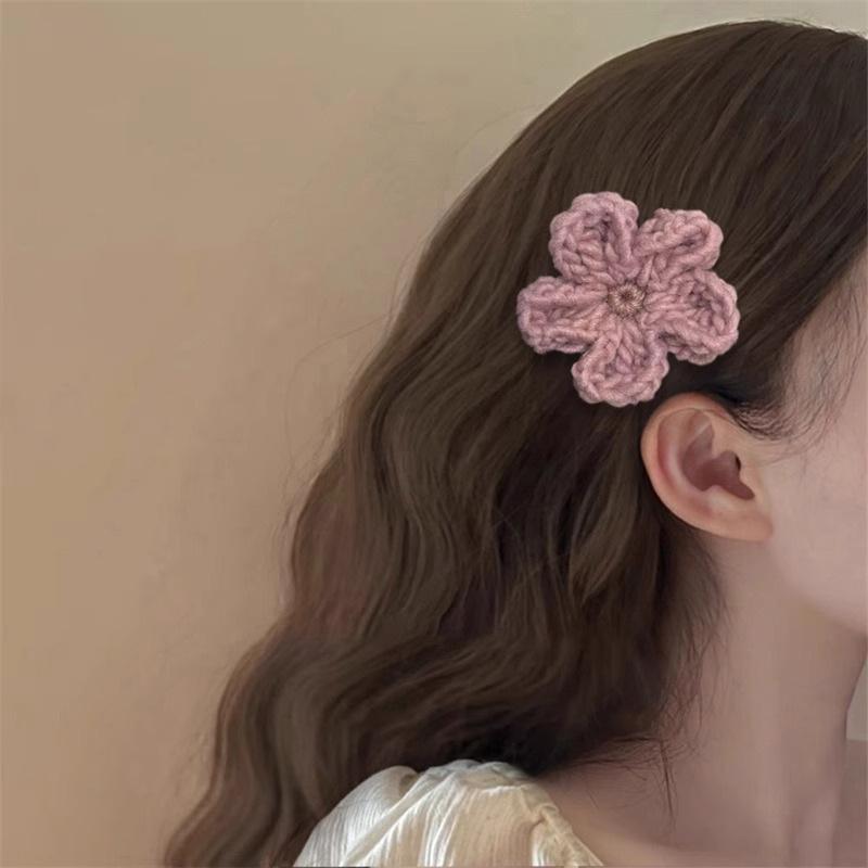 

Вязаные шерстяные заколки-цветы для волос на осень и зиму, заколки для челки и женские вязаные крючком аксессуары для волос розовый