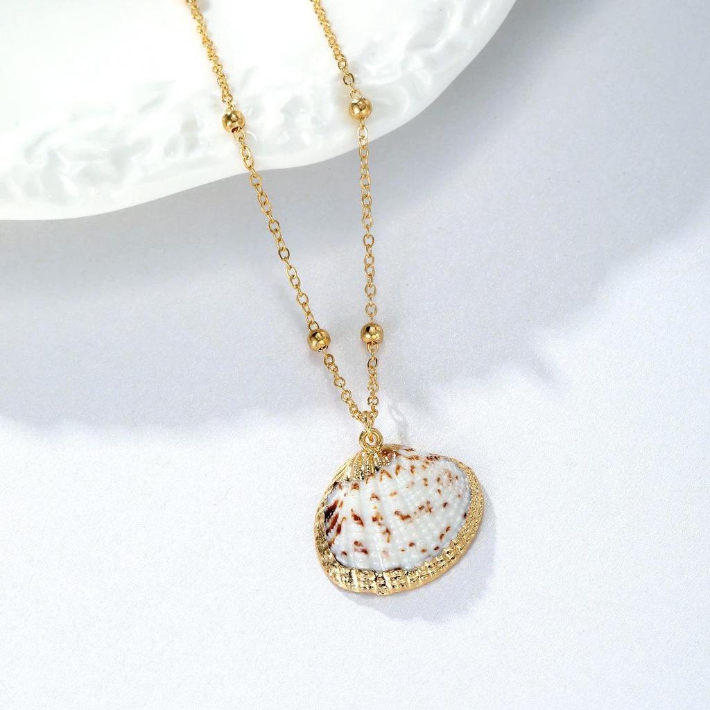 Gold-Edged Seashell Conch Pendant Necklace - Natural Beach Vintage Women's Jewelry