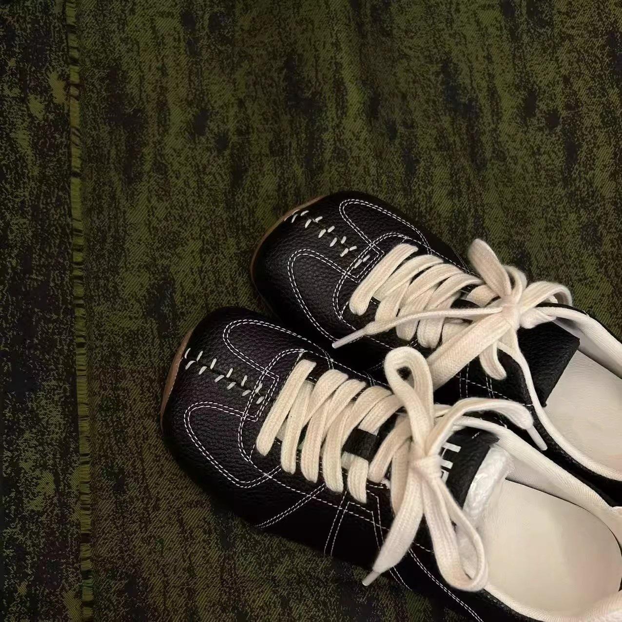 

Ретро квадратный носок, узор личи, плоская подошва, немецкие тренировочные туфли женские, 2025 новая мода, универсальные, удобные и легкие повседневные кроссовки Forrest Gump 40 чёрный