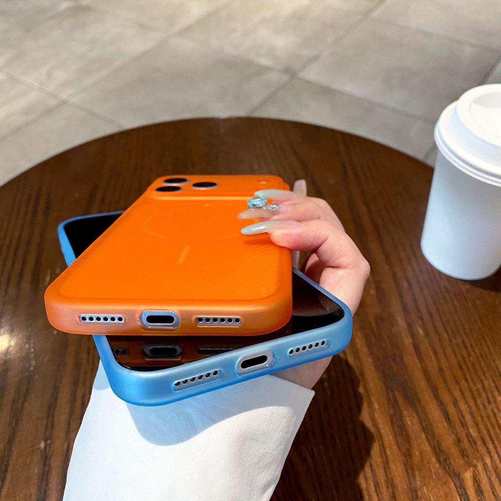 Ultra-Thin Magnetic Adsorption Case for iPhone 17 Pro Max, Frosted Diagonal Stripes, Drop-Proof Protective Cover.